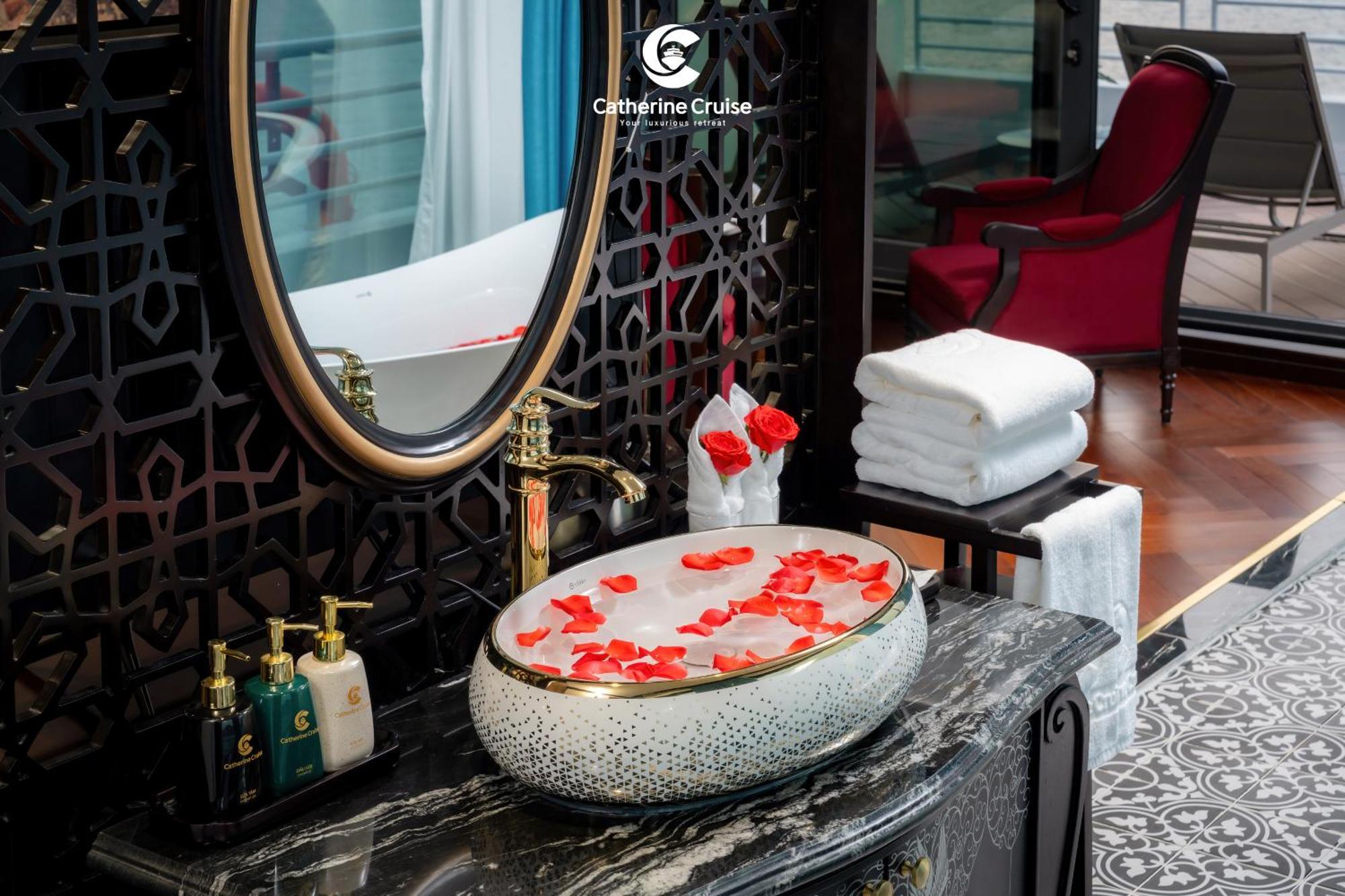 Catherine Cruises Ha Long Bay Extérieur photo